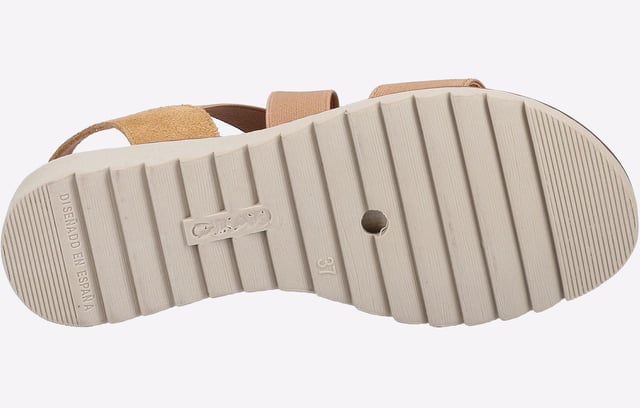 Open toe slip on leather sandal from UK label, Fleet & Foster. Freesia features a memory foam footbed with cushioning and a slight heel
- Elasticated strap sandal
- Memory foam insole for extra comfort
- Leather / textile upper