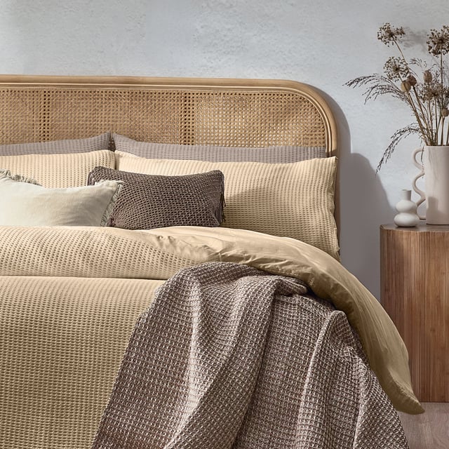 A modern classic ideal for those who appreciate the relaxed living aesthetic. The Chunky Waffle duvet cover set is made of premium cotton. Its soft, breathable fabric provides a comfortable night's sleep while also adding a sophisticated look to your bedroom. OEKO-TEX® certifies this product, showing it has been sustainably made.