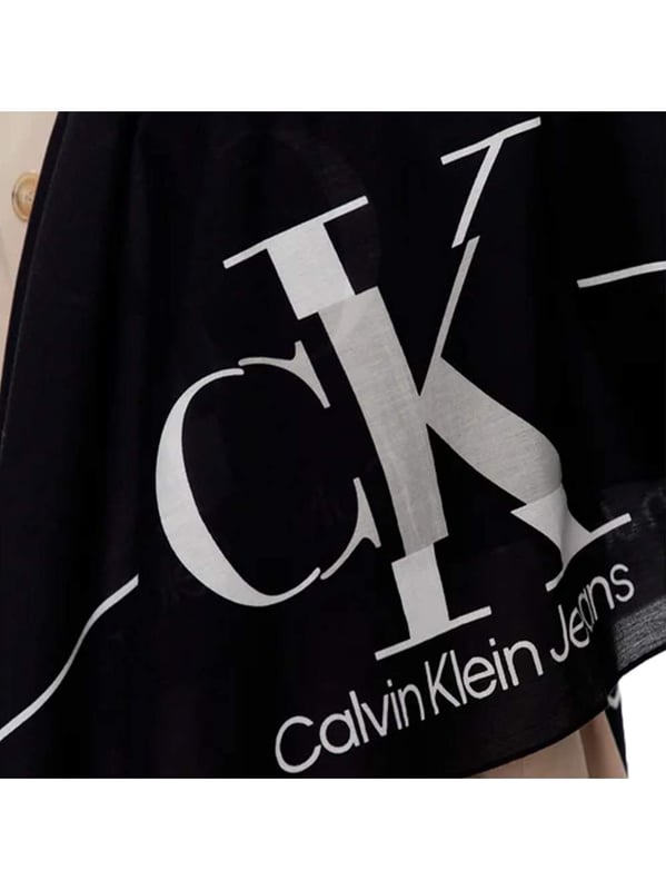 Foulard Calvin Klein authentic Femme Noir Coton. Authentique Accessoire de la marque Calvin Klein - design streetwear/sportswear de Calvin Klein - Calvin Klein pour Femme fashion, parfait pour la vie de tous les jours - Foulard Calvin Klein de couleur Noir s'associe parfaitement avec le reste de votre dressing - matiere Coton confortable -   classic - authentic -