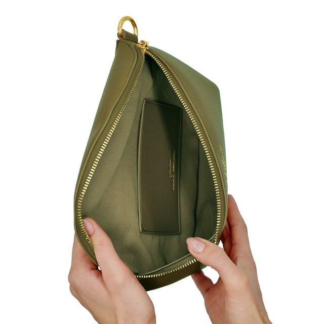 Cross-body bag - Inside pocket - Inside fabric lining - Supplied with 2 adjustable shoulder straps - 1 thin leather strap, 1 wide nylon strap with ATELIERS SAINT GERMAIN logo. - Outside credit card pocket - Logo ATELIERS SAINT GERMAIN - Zipped closure - Grained leather finish
