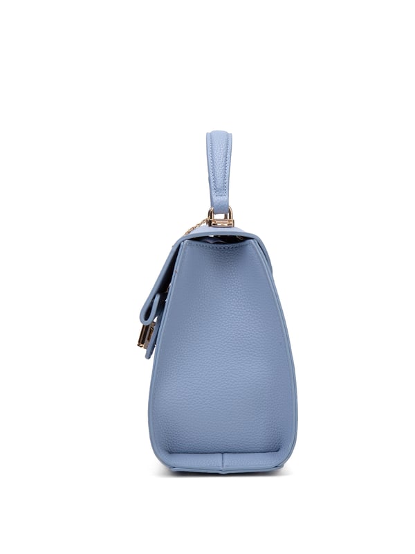 Damenhandtasche mit Walker-Verschluss. eine Innentasche mit Reißverschluss und eine offene. fehlende Außentaschen. verstellbarer und abnehmbarer Schultergurt. Im PU-Griff. ein Innenfach.  Außenmaterial. Innen ungefüttert. Maße: 26x18,5x13 cm. Modeprodukt