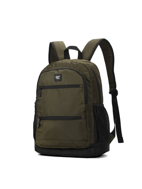 Mochila unisex. El cierre es con cremallera. Los bolsillos internos son uno abierto. Hay tres bolsillos externos con cremallera y dos laterales abiertos. Falta la correa para el hombro. El asa es de tela. Hay un compartimento interno. El material exterior es poliéster. Internamente está forrado en poliéster. Medidas: 30x16,5x40 cm. Producto de moda