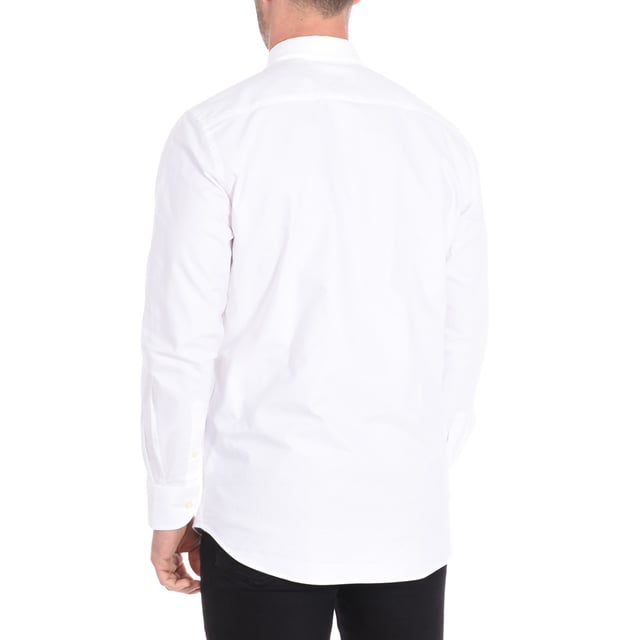 Camisa casual de manga larga Daniel Hechter.  
Color blanco  
Camisa de corte regular versátil.  
Cuello americano.  
Cierre principal de botones en la parte delantera.  
Puños con cierre de botón.  
Costuras visibles en tono.  

Composición: 100% algodón.  

-Ciclo de lavado a máquina a una temperatura máxima de 40º.  
-No usar secadora.  
-No usar blanqueador.  
-Planchar a una temperatura máxima de 150º.  
-No lavar en seco.  
Composición: 100% algodón.  
Cuidado:  
-Ciclo de lavado a máquina a una temperatura máxima de 40º.  
-No usar secadora.  
-No usar blanqueador.  
-Planchar a una temperatura máxima de 150º.  
-No lavar en seco.
