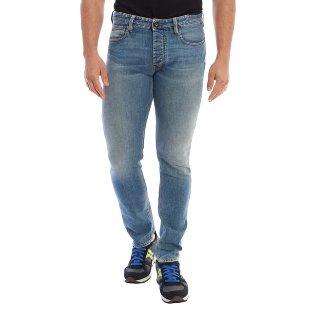 Slim fit jeans from Emporio Armani, designed to offer a casual style with a touch of elegance.

 Made from high-quality denim, it features a slim fit that follows the line of the leg without being excessively tight, achieving a perfect balance between comfort and style.

 Equipped with button closure and the classic five-pocket design, it combines functionality and aesthetics.

 On the back, it includes a discreet mini logo of the brand on one of the pockets, as well as a logo patch on the hem of the waistband, highlighting the authenticity and sophistication of Emporio Armani.

 Ideal for those looking for a versatile and refined garment for any casual occasion.
 Composition: 72% Cotton, 26% Paper
 Care:
- Machine wash on gentle cycle.
 - Use similar colors in the wash.
 - Avoid the use of bleaches.
 - Dry at low temperature in the dryer.
 - Iron at low temperature.
 - Do not dry clean.