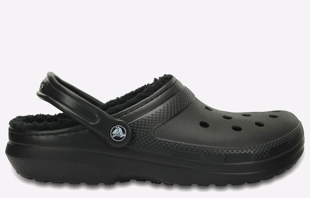 Women's Crocs Classic Lined Clogs in black.- Customizable with Jibbitz™ charms on the upper and backstrap.- Slip on fastening.- Warm, fuzzy liner.- Dual Crocs Comfort™: Blissfully supportive. Soft. Cradling comfort. Ref: 203591060.