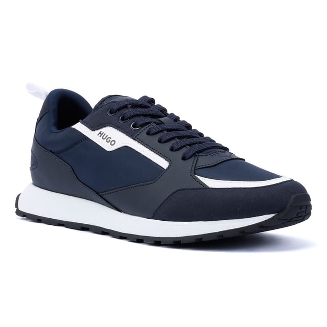 Hugo Icelin Runn Herren Navy Turnschuhe Stylische Sneakers mit einem Obermaterial aus einem Mix aus hochwertigen Materialien für Strapazierfähigkeit und Struktur. Der flache Knöchelkragen sorgt für einen eleganten Look und die gepolsterte Innensohle für ganztägigen Komfort. Die leichte EVA-Laufsohle sorgt für hervorragende Flexibilität und Unterstützung.