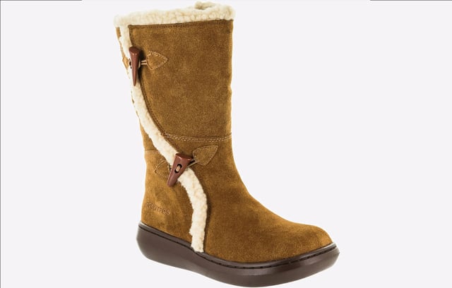Treat your feet to the snug Slope boot. Lined with faux shearling and with inner zip opening.
- Suede upper
- Mid calf boot
- Winter
- Rounded
- Flat