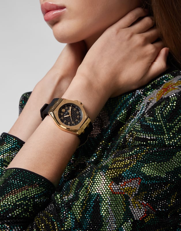 This Philipp Plein Plein Extreme Lady Analogue Watch for Women is the perfect timepiece to wear or to gift. It's Gold 38 mm Round case combined with the comfortable Black Silicone watch band will ensure you enjoy this stunning timepiece without any compromise. Operated by a high quality Quartz movement and water resistant to 5 bars, your watch will keep ticking.