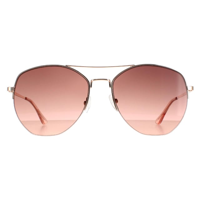 Calvin Klein Aviator Mens Rose Gold Brown CK20121S CK20121s zijn een moderne ronde stijl gemaakt van lichtgewicht metaal. De siliconen neuskussens en dubbele brug zorgen voor een allround comfortabele pasvorm. Slanke tempels hebben het Calvin Klein -logo voor authenticiteit.