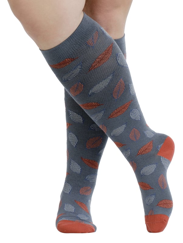 Energize your legs! Using integrally-knit graduated compression, these compression socks apply therapeutic pressure that starts at the ankle and gradually eases above. It’s this external pressure that energizes your legs and Reduces Swelling. These socks have a 20-30 mmHg compression level that is ideal for all-day, everyday wear, sitting or standing for long periods. High-quality premium cotton fibers and Spandex throughout the sock allow for sustained compression throughout the day. Alleviate achiness & heaviness by squeezing the legs from the bottom up, our legwear can help increase circulation of freshly oxygenated blood back to your legs. These are made for people with circulation problems and also ideal for flight travel, pregnancy, exercising, when sitting or standing for long periods of time and even during visits to hospital. These socks are specially designed to energise legs, reduce swelling, alleviate achiness & heaviness and to aid in muscular recovery. The specially designed fabric cotton blends and The 200-needle count gives supreme comfort and flexibility which contours leg and heel for superior fit. These socks are comfortable and breathable with graduated compression from ankle to calf with a contoured leg and heel for a great fit. The flexible toe pocket doesn’t squeeze the toes! They are also the extra wide style to fit comfortably around the wider legs and calves. Tested & Trusted: Based out of Missoula, Montana, VIM & VIGR is dedicated to creating products that provide you with everyday relief. VIM & VIGR graduated compression legwear was developed in partnership with vascular surgeons and vein clinics and all products are listed with the Food and Drug Administration (FDA). These compression socks are available in 8 colours and 3 sizes: Small/Medium, Medium/Large and Large/X-Large. They’re made out of 48% Cotton, 42% Nylon, 10% Spandex (Latex-free).