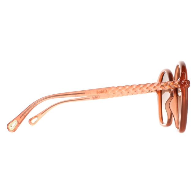 Las gafas de sol Chloe Square Ladies Dark Pink Brown Gradient Ch0003S son un moderno modelo cuadrado fabricado en acetato ligero. El logotipo de Chloe está grabado en las patillas delgadas para el reconocimiento de la marca.