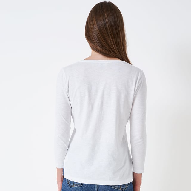 Let us present the perfect crew neck slub t-shirt. With roll cuffs and side split seam detail, this take the classic tee and makes it interesting. It'll be a seriously useful addition to your casual ensembles.