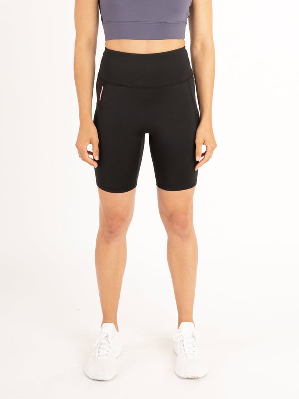 Wear for working out or as part of your street style get-up, these high-waisted cycle shorts from the LUKE womenswear performance range are constructed in a skin-tight, recycled composition which have moisture absorbing properties and elastic fibres for ultimate support when on the move. They are detailed with flat-lock seam stitching for all day comfort and feature handy slip side pockets, perfect for all your essentials. They are complete with the brands iconic rubberised lion head badge.