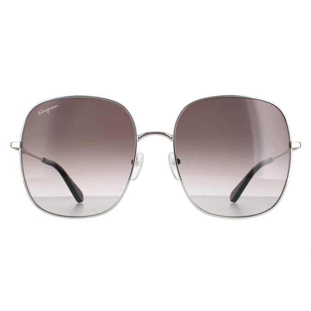 Salvatore Ferragamo Square dames zilveren grijze gradiënt SF300S SF300's zijn een stijlvolle vierkante stijl vervaardigd van lichtgewicht acetaat. Het Salvatore Ferragamo -logo bevat op de slanke tempels voor merkauthenticiteit.