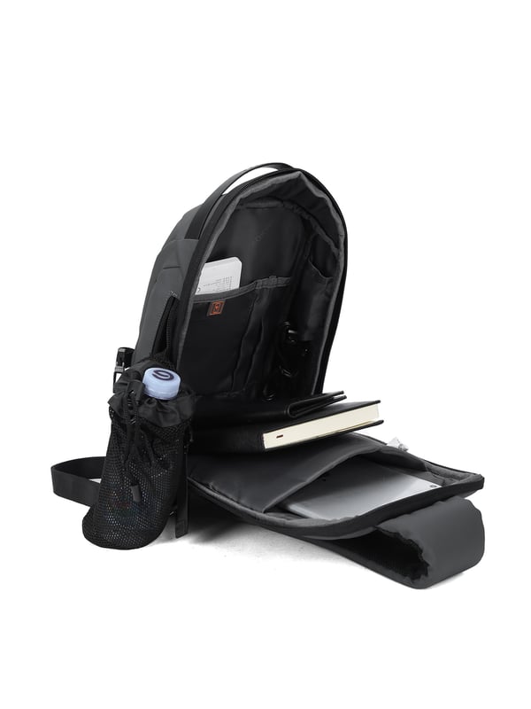 Unisex Crossbody tas met ritssluiting. Multifunctionele zakken, binnenzakken. twee met externe zakken met ritssluiting. verstelbaar in stoffen schouderband. ontbrekend handvat. binnenste compartimenten. CrossbodytasUnisex extern materiaal gevoerd met polyester binnenkant. Afmetingen: 20x10x32 cm. Modeproduct