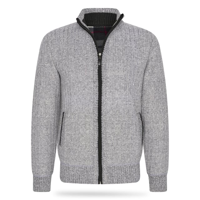 Wat is er fijner dan op een koude winteravond lekker je vest aan doen en een avondje op de bank voor de tv zitten. Heerlijk toch! Met dit mooie, comfortabele vest van Cappuccino Italia zit je er warmpjes bij. Een vest is een ideaal kledingstuk voor wanneer de temperaturen nogal eens wisselen. Je kan hem door de rits namelijk snel aan en uit doen, Dit antra vest, gevoerd met een geruite fleece, zit heerlijk, is dik en stevig en heeft een opstaande kraag, die de kou mooi tegenhoudt bij de hals. Tevens zorgen de 2 steekzakken voor warme handen. Zo ben je ook goed voorbereid voor een eventuele stevige wandeling in de kou! Cappuccino bounded jacket voor heren in de sale Dit Cappuccino bounded jacket met verdekte rits en regular fit is gemaakt van een hoge kwaliteit polyester, waardoor het makkelijk in onderhoud is. Dit grijze vest is ook verkrijgbaar in de kleuren navy - burgundy - black en beige. Shop het Cappuccino bounded jacket voor heren nu in de sale! Maak je outfit compleet met een overhemd, jeans en stoere sneakers.  Merk: Cappuccino ItaliaModelnaam: bounded jacketCategorie: heren vestMaterialen: polyesterKleur: grijs