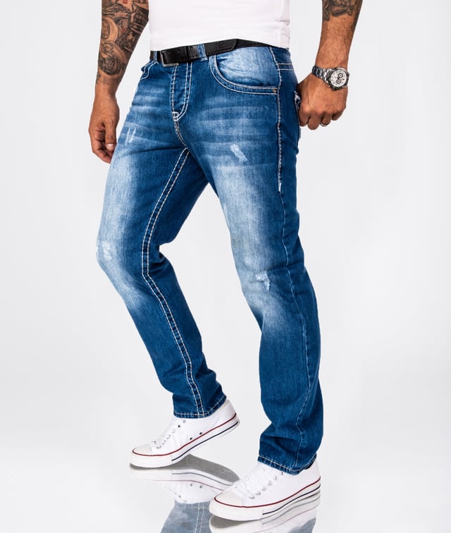 Ein Klassiker für Arbeitsalltag, Freizeit und Urlaub ist die Blue Jeans im Comfort Fit! Viele unserer hell- bis dunkelblauen Herren Jeans gefallen mit coolen Waschungen im Used-Look. Die lässig sitzenden Hosen verfügen über gerade geschnittene Beine, das typische 5-Pocket-Design und ein Rock-Creek Patch. Neben praktischen Bundschlaufen besitzen sie einen Verschluss mit Knöpfen oder Zipper. Unsere Herren Jeans bestehen zu 100% aus Baumwolle oder haben einen hohen BaumwollAnteil. Bei einigen Modellen sorgt ein Stretch-Anteil für die perfekte Passform.