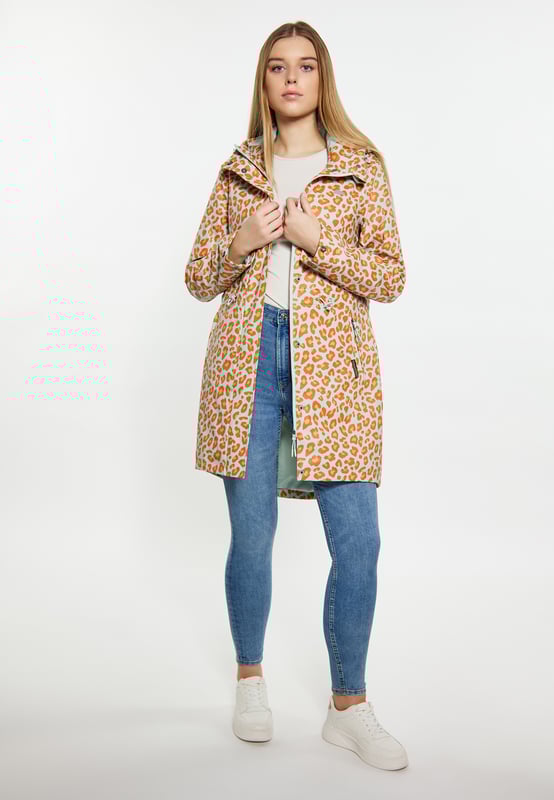 Betonen Sie Ihren Regentagsstil mit dieser Regenjacke mit Leopardenmuster. Die Jacke hat eine normale Passform und eine Länge bis zur Mitte des Oberschenkels, eine verstellbare Kapuze und verschweißte Nähte für Wasserbeständigkeit. Der Reißverschluss ist unter Druckknöpfen versteckt und zwei Fronttaschen sorgen für Funktionalität. Jacke mit langen Ärmeln und verstellbaren Kordelzügen in der Taille. Gehen Sie hinaus in diesen Parka mit Gepardenmuster, der sowohl modisch als auch funktional ist. Die Jacke besteht aus 3000 mm wasserdichtem Stoff.  regenparka
