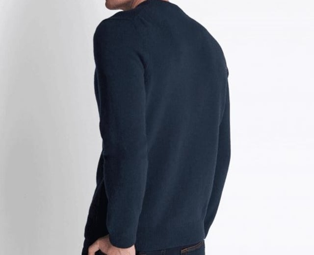 • 60% Lambswool, 40% Nylon • Signature Lyle & Scott Golden Eagle branding • Ribbed collar, cuffs and hem