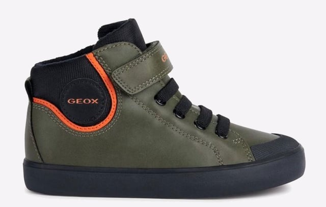 Comfortable and lightweight, Gisli is a sneaker with a soft upper made from a waxed-leather-effect material and nylon. It boasts a sleek silhouette and on-trend aesthetic, making it the perfect choice for casual outfits, schooldays and weekends.-
- Synthetic / textile upper
- Hook and loop closure
- 360 Degree breathability
- Durable outsole