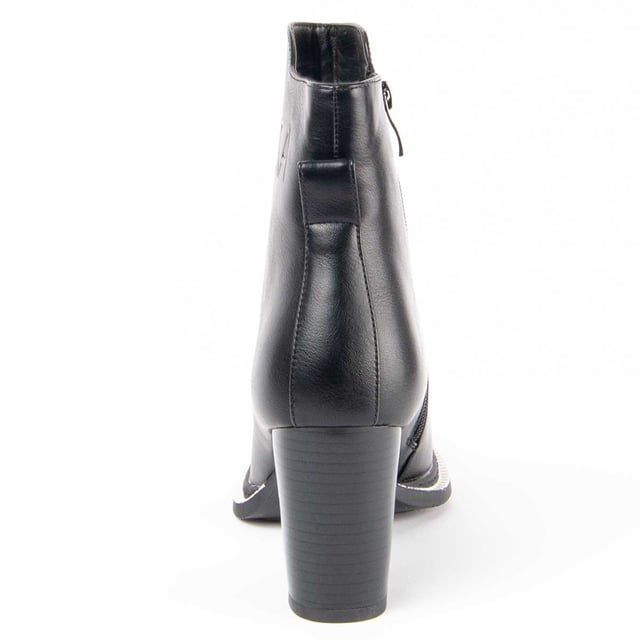 Botín con tacón para mujer. Calce cómodo. Plantilla acolchada de piel natural. Fabricado por otras marcas para nuestra marca. Medidas aproximadas: 8 cm de tacón, 2 cm de plataforma, 14 cm alto de caña y 10 cm ancho de caña.