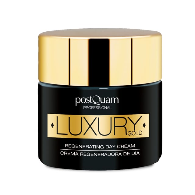 Crema regeneradora de día - Luxury Gold 50 ml
Ref. PQEGOLD01

Descripción
Crema regeneradora de día - Luxury Gold
50 ml

Crema de textura suave y sedosa que proporciona hidratación 24 horas. Está formulada para el tratamiento de pieles deshidratadas, para mantener el equilibrio osmótico de las células de la piel y conservar sus reservas de agua. Sus ingredientes más activos son el ácido hialurónico y el oro. Contiene filtro solar.

Principios activos:
- Oro Coloidal(1%): con acción antiedad y protectora frente agresiones físicas y químicas
- Acido hialurónico: hidrata
Período de conservación
12 meses tras apertura
Modo de empleo
Por la mañana, con el rostro limpio aplicar la crema hidratante. A continuación, para que la crema penetre bien, realizar un delicado masaje con la punta de los dedos. La piel tiene que absorber completamente la crema aplicada. Es indispensable aplicarse crema hidratante antes de maquillarse.
Ingredientes
Aqua (Water), Prunus Amygdalus Dulcis Oil (Sweet Almond Oil), Stearic Acid, Ethylhexyl Methoxycinnamate, Butyrospermum Parkii Butter, Isopropyl Palmitate, Isododecane, Cetyl Alcohol, Sorbitol, Propylene Glycol, Glyceryl Stearate Se, Ceteareth-20, Sodium Hyaluronate, Cetearyl Alcohol, Sodium Cetearyl Sulfate, Gold, Polymethylsilsesquioxane, Mica, Titanium Dioxide, Bht, Diazolidinyl Urea, Iodopropynyl Butylcarbamate, Triethanolamine, Iron Oxide, Parfum (Fragrance)