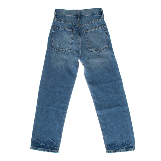 Straight cut boys jeans, designed to offer a classic and comfortable fit.

 Crafted from a durable denim fabric, these jeans feature a traditional five-pocket design and a zip fly.

 Light distressed details add a modern, laid-back feel, while the straight leg cut provides an easy, versatile fit.

 Ideal for everyday use, they combine style and durability, making them a staple item in any child's wardrobe.
 Composition: 100% Cotton
 Care:
- Machine wash cold.
 - Use similar colors in the wash.
 - Avoid the use of bleaches.
 - Dry at low temperature in the dryer.
 - Iron at low temperature.
 - Do not dry clean.