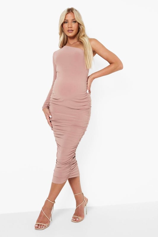 This maternity dress strikes the perfect balance between comfort and style to support you and your growing bump. Designed with added stretch and a little more room around the middle, our pregnancy dresses feel just as good as they look. Style them with boots, trainers or flats for an effortlessly cool look. From sexy maternity dresses to office-appropriate options, shop it all on boohoo.Style: Bodycon DressDesign: PlainFabric: JerseyLength: MidiSleeve Length: Long Sleeve