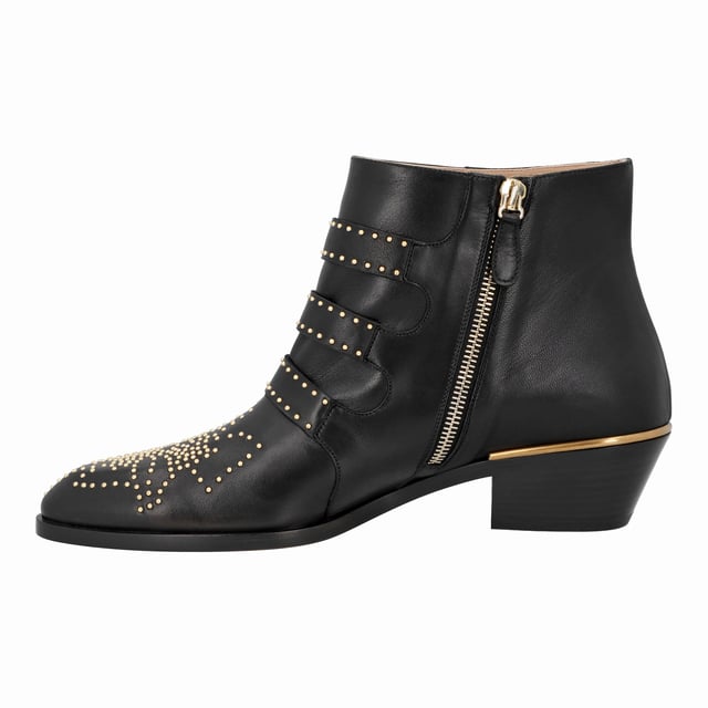Stiefelette Absatzhöhe: 4 cm  
Effektive Absatzhöhe: 3 cm  

- Obermaterial: Nappa-Schafsleder  
- Absatz: mehrlagiges Kalbsleder  
- Sohle: Kalbsleder  
- Futter: Kalbsleder