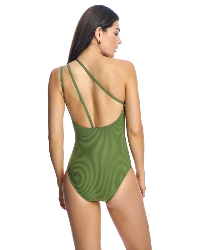 Bañador mujer anudado al hombro W241111.

Presenta copa con relleno sin estructura de aro, ofreciendo un aspecto más suave y natural.
Tirantes anudados al hombro.
Puede ser una opción elegante y moderna para looks de playa y piscina.

Nuestros diseños están pensados para realzar tu belleza natural y hacerte sentir segura y radiante. Además, nuestros materiales de alta calidad te garantizan durabilidad y comodidad durante toda la temporada.

Calidad y tradición corsetera desde 1964. ¡Encuentra tu traje de baño perfecto!
 Composición: Forro exterior: 88% Poliamida, 12% Elastano.
Forro interior: 82% Poliéster, 16% Elastano, 2% Poliamida.
Copa: 100% Poliéster.
 Cuidados:
Lavar a mano.
No usar lejía.
No usar secadora.
No planchar.
No lavar en seco.
No estrujar.