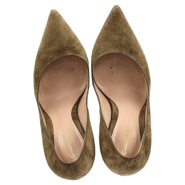 VINTAGE, RRP AS NEW
The Gianvito Rossi Pointed Pumps in Olive Suede are the perfect combination of timeless elegance and modern sophistication. Crafted from luxurious olive suede, these pumps feature a sleek, pointed toe that creates a flattering, elongated silhouette. The rich olive hue adds a unique and versatile twist, making them an ideal complement to both casual and formal outfits. The elegant heel offers a perfect balance of comfort and height, while the supple suede material ensures a soft, luxurious feel with every step. Whether worn with a tailored suit or a cocktail dress, these Gianvito Rossi pumps elevate any look with understated yet refined style.

Gianvito Rossi Pointed Pumps in Olive Suede

Condition: Very good
Signs of wear: Minor markings, Lightly used but very well maintained. Minor mark at soles & creasing, light scuffing at the soles and heels.
Packaging: None
Color: Green | olive
Material: Suede | suede
Size: EU | 37/IT37/FR38/UK4/US7
Measurements: Heel height: 90; Insole length: 270
SKU: NAPPUGBSH444494W