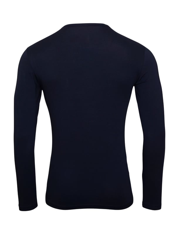 Wir bieten Ihnen ein stilvolles Herren-Longsleeve von Emporio Armani an. Dieses Basic-Longsleeve verfügt über einen klassischen Rundhalsausschnitt und lange Ärmel. Die elastische Stoffqualität sorgt für hohen Tragekomfort und Bewegungsfreiheit. Ein dezentes Label-Detail verleiht dem Longsleeve eine elegante Note. Der figurbetonte Schnitt unterstreicht Ihre Silhouette und bietet eine perfekte Passform. Ideal für jeden Anlass, ob casual oder chic.