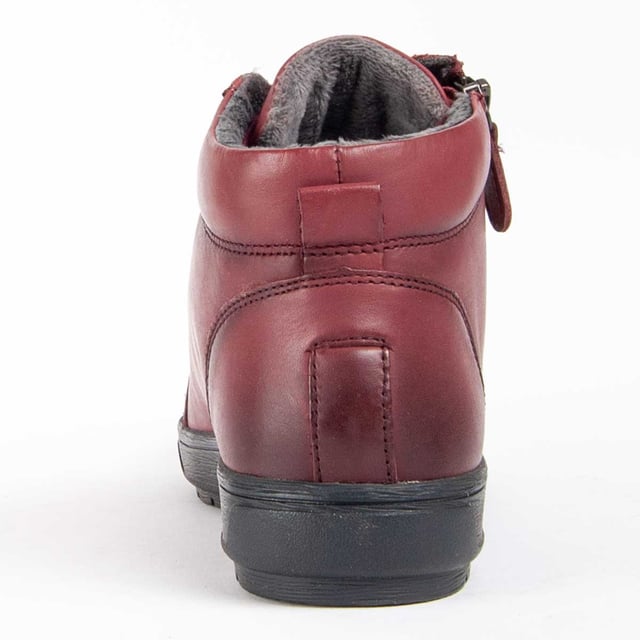 Garantía Purapiel, 10 años de garantía. Botín casual para mujer. Fabricado en cuero 100% natural libre de Cromo VI. Materiales de máxima calidad. Plantilla acolchada. Fabricado por otras marca para nuestra marca. Medidas aproximadas: 10 cm alto de caña y 8 cm ancho de caña.