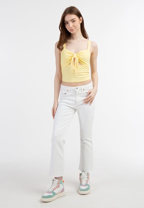 Met deze cropped top van myMo zul je veel plezier beleven. Het is meer dan alleen een comfortabele basic voor het dagelijks leven. Het is gemaakt in Italië van een zachte, ribgebreide viscose en heeft een geknoopt lijfje met een uitsparing eronder.  Topje met gebreide bandjes