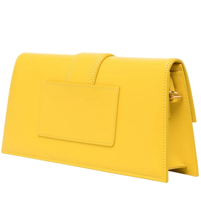 Este bolso de Jacquemus es el accesorio perfecto para aquellos que quieren agregar un toque clasico a su look diario, Bolso Jacquemus Amarillo, Cierre de Broche, Hecho en Italia, 100% Cuero, Bolso Amarillo Liso, Bolso The Bambino, Bolso Pequeo