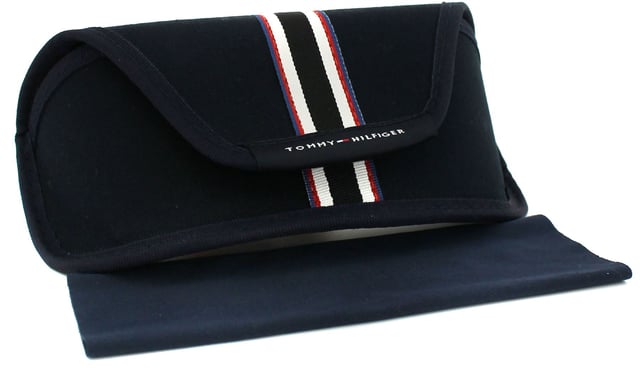 Las gafas de sol Tommy Hilfiger TH 1556/S D51 T4 Negro Gris Espejo tienen una forma rectangular simple con un diseño minimalista en una forma clásica. Los colores de Tommy Hilfiger aparecen en las varillas para un acabado de color elegante.