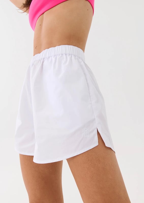 Relaxed fit leisure short with a satin feel. Back & side seam pockets