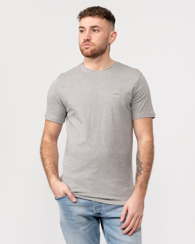 An effortless relaxed-fit T-shirt with a woven logo patch by BOSS Menswear, crafted in mid-weight jersey made from soft cotton.
Relaxed fitCrew neckShort sleeves
100% Cotton
50508584
&nbsp;