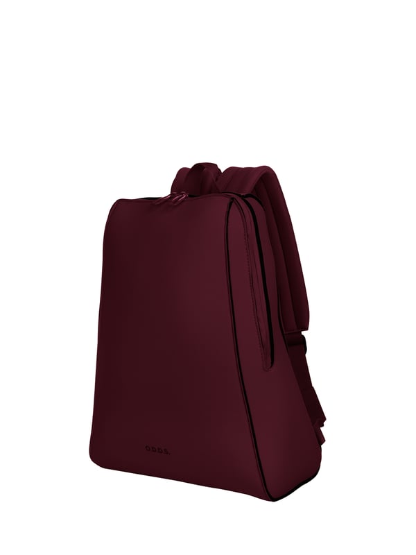 Unisex rugzak met ritssluiting. één met binnenzakken met ritssluiting. afwezige externe zakken. ontbrekende schouderband. Neopreen handvat. een binnencompartiment.  extern materiaal. polyester binnenkant. Afmetingen: 30,5x47x9 cm. Modeproduct