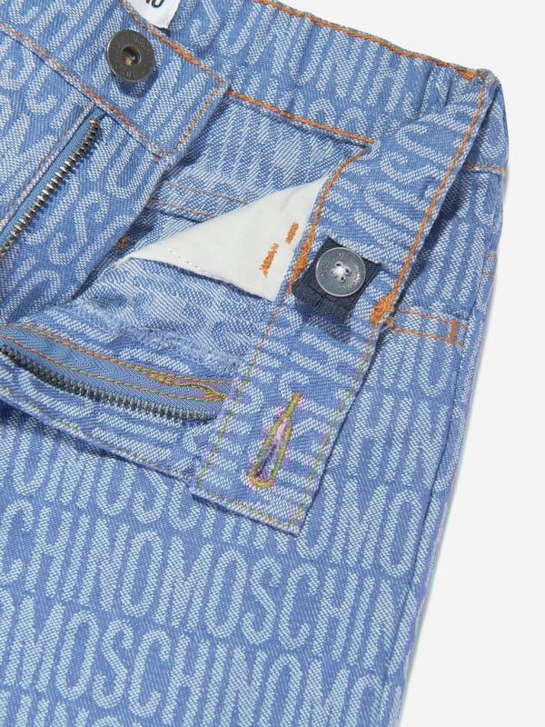 Moschino exaggerate unparalleled elegance and construction in their exquisite designs. These boys trousers amplify the Italian label's love of high quality and eccentric abstracts. Crafted in all-over jacquard logo embroidery with pockets, belt loops and an elegant fastening. He will look a million pounds. Fastening On the Front With Covered Zip and Button 53% Cotton, 47% Polyester