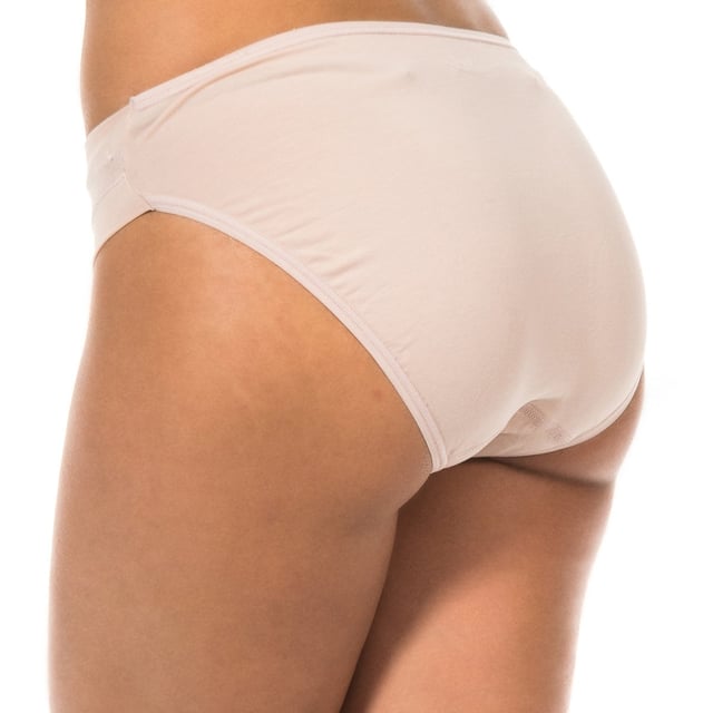 3-pack of panties Janira
 Medium size.
 Elastic waistband.
 Brand detail printed on the upper side.
 Intimo Janira guarantees maximum comfort and quality of its garments by choosing the best fabrics and offering the designs that best adapt to the style of each woman and the needs of each moment.
 Inner lining.
 Seams seen in tone.
 Composition: 93% Cotton, 7% Elastane
 Care:
Wash at a maximum temperature of 30º.
 - Do not use bleach.
 - Do not use dryer.
 - Do not iron.
 - Do not dry clean.