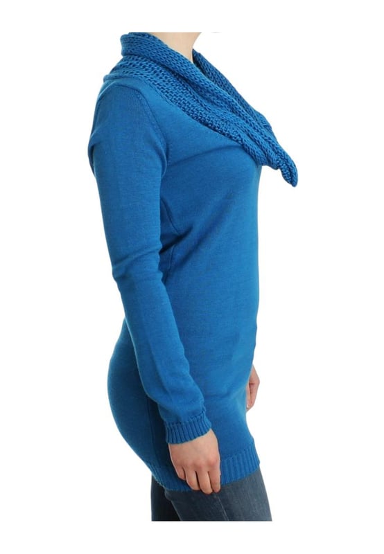 Suéter de Cuello Caja CNC 100% Auténtico  
Material: 50% Acrílico, 15% Alpaca, 25% Lana Merino, 10% Nailon  
Color: Azul  
Modelo: Suéter de Cuello Caja  
Detalles del logo  
Etiquetas originales y bolsa de tienda incluidos
