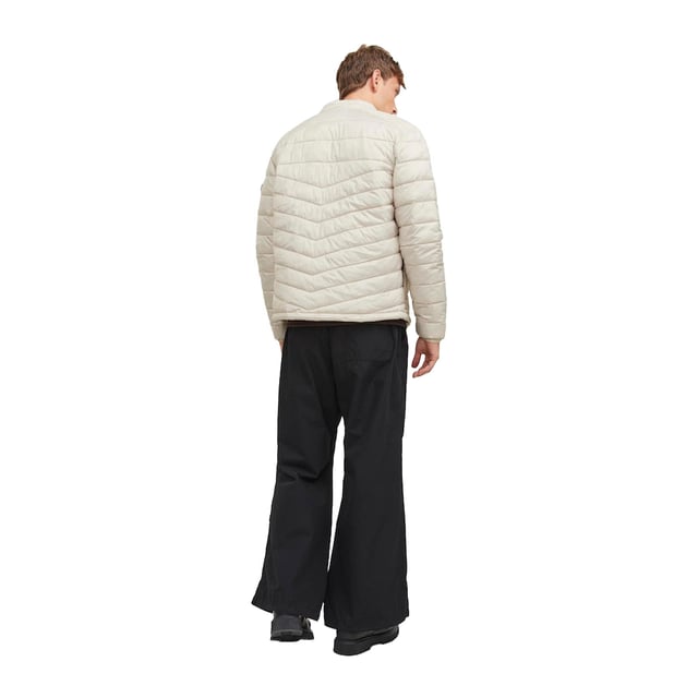 Chaqueta para hombre de la marca Jack & Jones. La chaqueta está hecha de poliéster de alta calidad.  Marca: Jack & JonesNombre del modelo: Hero Puffer CollarCategoría: Chaqueta de hombreMateriales: poliésterColor: beige.