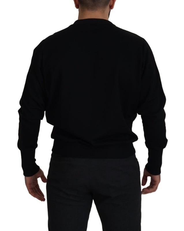 Äkta Dolce & Gabbana tröja
Tillverkad av en bomullsblandning
Rundhals och långa ärmar
Mångsidig svart färg
Logodetaljer
Tillverkad i Italien
Material: 89% bomull 11% polyester