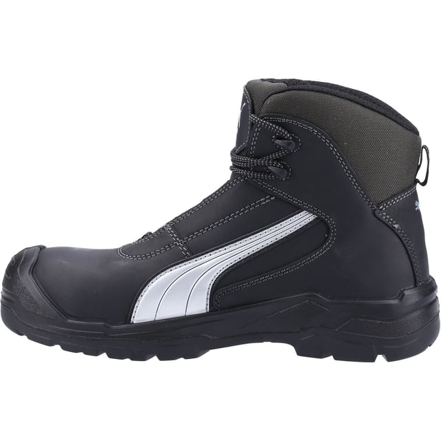 The PUMA Cascades Mid S3 Safety Work Boots offer the ideal blend of protection and all-day comfort for demanding work environments. Equipped with a durable CompositeCap and flexible FAP midsole, these boots provide top-tier protection without sacrificing flexibility. The greased full-leather upper combined with non-metallic CORDURA ensures rugged durability, while the BreathActive functional lining keeps your feet cool and dry. Featuring an evercushion footbed for superior comfort, the rubber sole with SCRUFF CAPS offers 300C heat resistance and an EVER.FLEX decoupling point for optimised movement. Designed for professionals who need safety, durability, and comfort in every step.
-Greased full-leather upper with non-metallic CORDURA for durability
-BreathActive lining keeps feet cool and dry
-Evercushion footbed for comfort
-Rubber sole with SCRUFF CAPS and 300C heat resistance
-CompositeCap and FAP midsole for protection and flexibility
