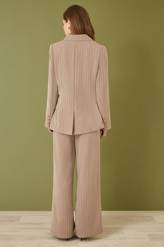 This blazer is perfect for adding some serious style points to your wardrobe. The pinstripe fabric is lightweight and looks incredible with the matching trousers and waistcoat sold separately. The fit is tailored slightly for a sophisticated look. With a single button fastening and pocket details.