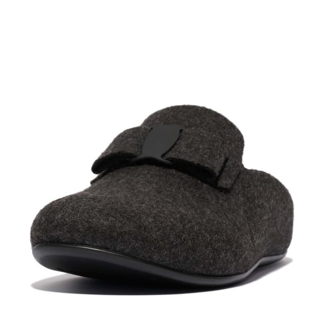 Women's Fit Flop Chrissie II Haus e01 Bow Felt Slippers in Black Womens Fit Flop Chrissie II Haus e01 Bow Felt Slippers in black.- Polyester.- Slip on fastening.- Impact pillows front and back.- Sophisticated loafer-inspired silhouette.- Ergonomically optimised Microwobbleboard midsoles.- Ultra-sleek iQushion™ midsoles.- Rubber sole.- Ref: GN9090