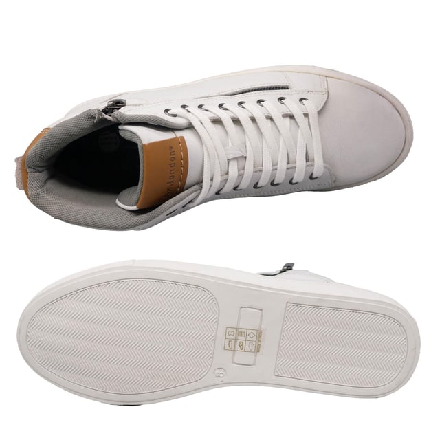 Level up your everyday trainer collection with the Ilford High Top Trainers, featuring soft leather uppers and a classic lace up design. Complete with a zip fastening for a trend-led feel and easy to wear style.