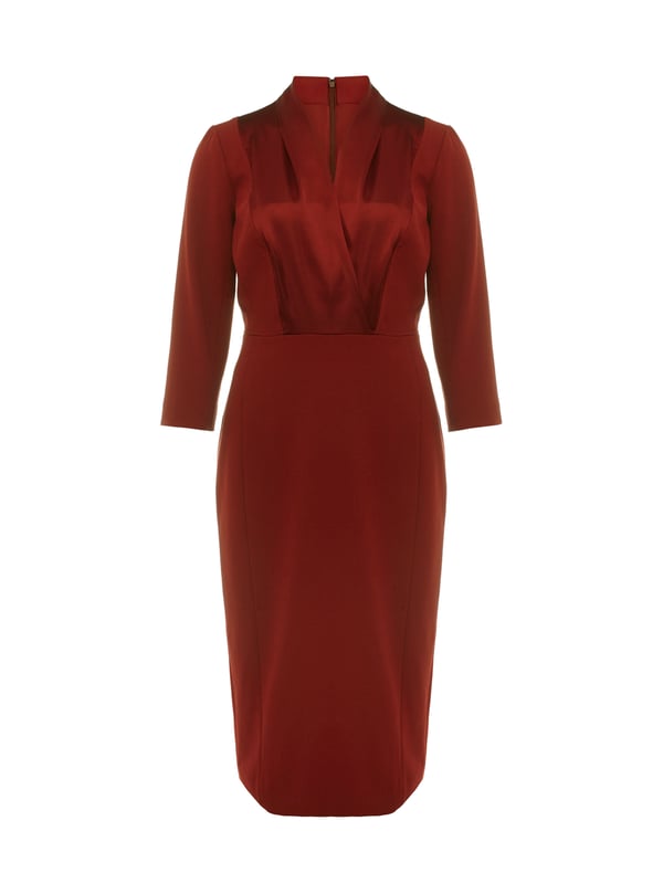 Elevate your style with the Alisa Dress in Deep Vermillion, perfect for any casual occasion. Its midi length paired with a sophisticated boat neckline and 3/4 sleeves offers a timeless look, while the seamless recycled polyester blend ensures both comfort and sustainability.