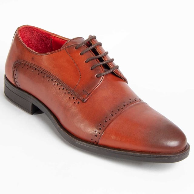 Garantía Purapiel, 10 años de garantía. Zapato de cordón para hombre. Fabricado en cuero 100% natural libre de Cromo VI. Materiales de máxima calidad. Suela cosida de cuero. Plantilla acolchada. Fabricado por otras marca para nuestra marca.